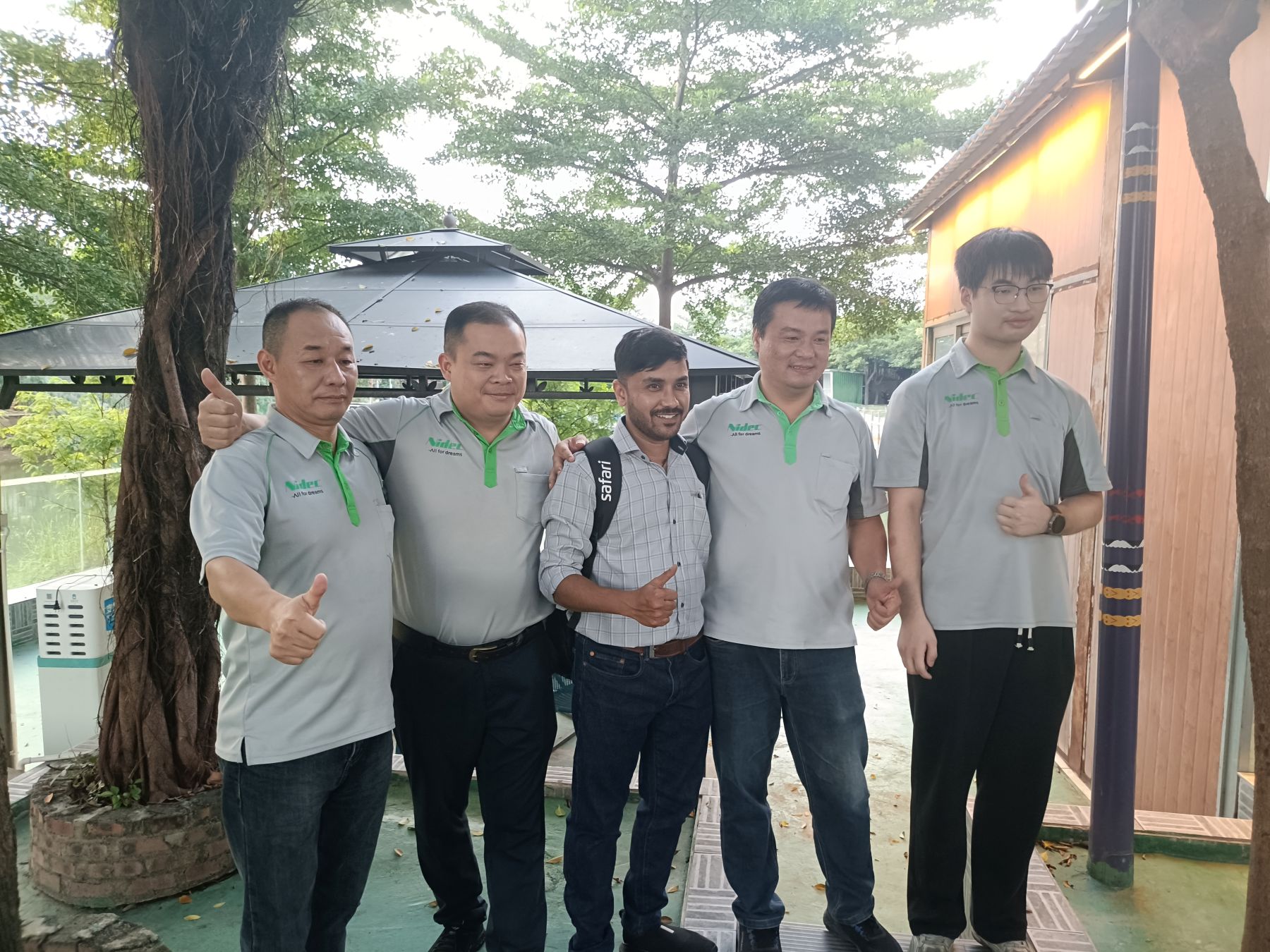 De-kalidad na Aktibidad sa Pagitan ng Nidec Elevator Traction Machine China at Indian